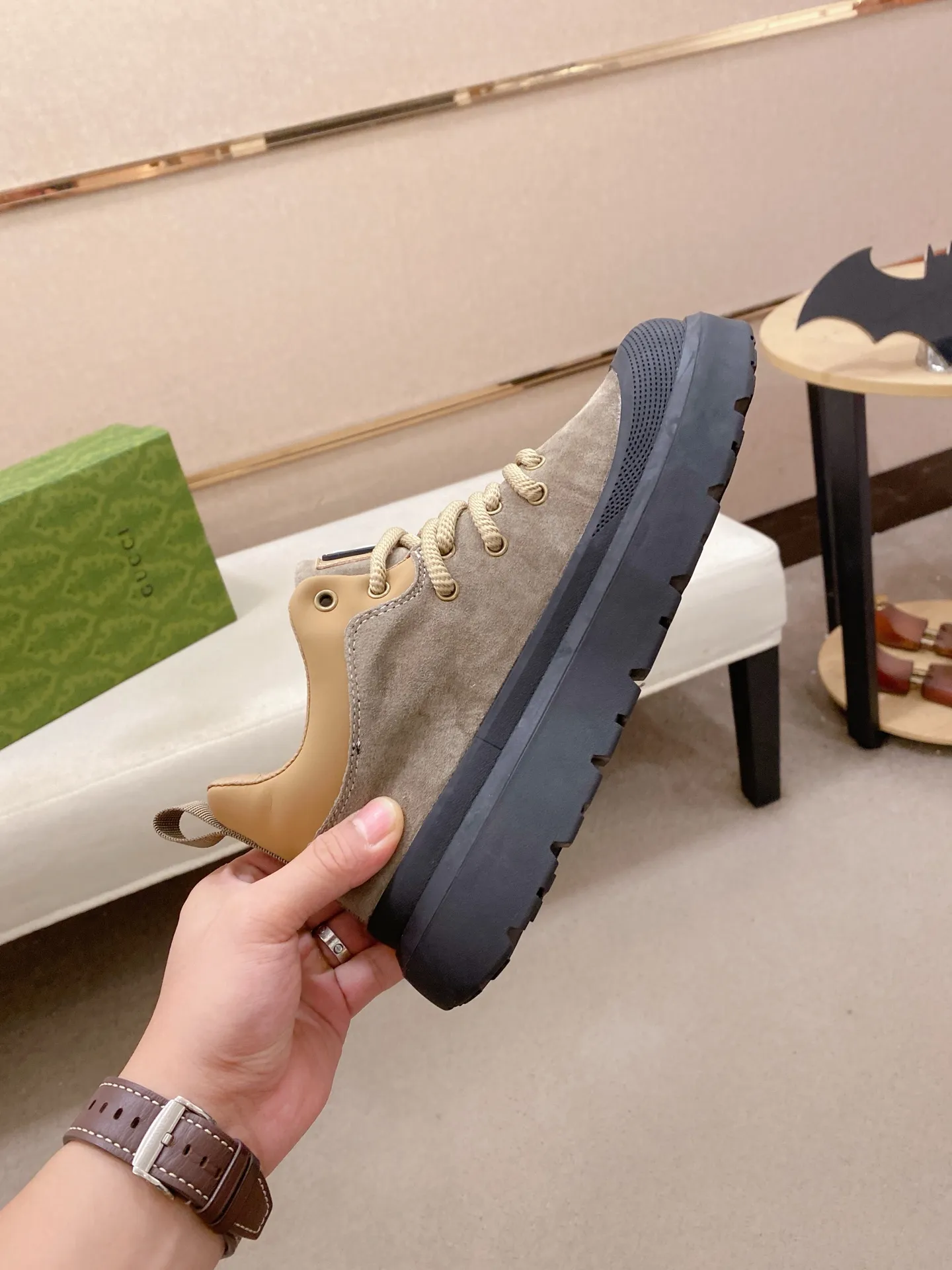 Men's men's shoes 💰 462💰🇮🇹🇮🇹GUCCI (Gucci) top 🔍🔍 new models are on sale at the same time at the counter. The uppers 🇮🇹 are imported from Italy and are made of top-grain cowhide. Fully imported genuine leather lining 💪💪, completely 1⃣️ to 1⃣️ replica 🇮🇹💪💪, ⚠ sole: original sole provided by the original factory, exclusive movable molded sole super comfortable, ⚠ original factory follow-up, 🔍🔍 high quality, you can go in and out of the counter at will, welcome to compare⚠. Code number:38-44